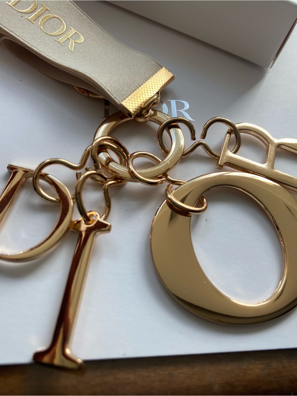 Fashion Gold Logo Key chain
Charm keybag GWP - Picture 6 of 7